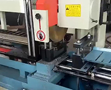 350 425上下夹全自动无毛刺切管机客户切割现场