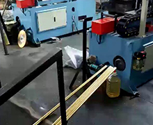 350 425上下夹全自动无毛刺切管机客户切割现场